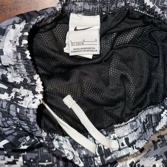 Nike Boys Swim Trunks - Picture 3 of 4